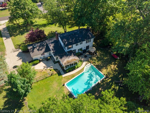 37480 Rhonswood Drive, Farmington Hills, MI 48167