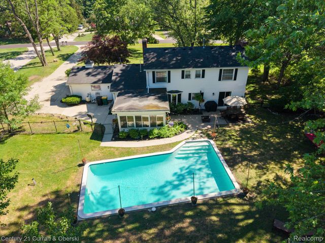 37480 Rhonswood Drive, Farmington Hills, MI 48167