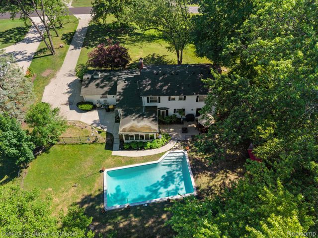 37480 Rhonswood Drive, Farmington Hills, MI 48167