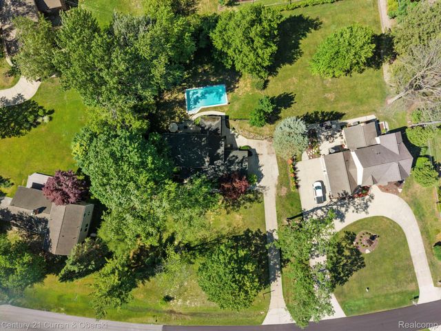 37480 Rhonswood Drive, Farmington Hills, MI 48167