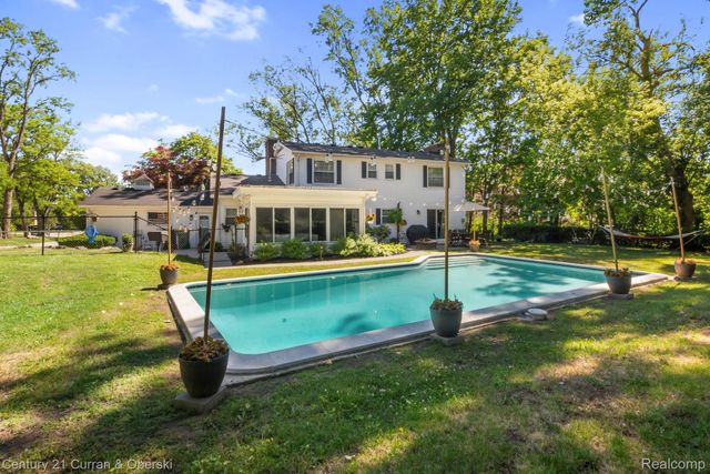 37480 Rhonswood Drive, Farmington Hills, MI 48167