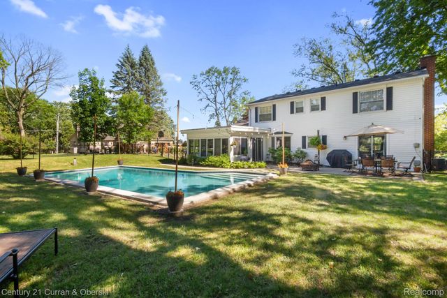 37480 Rhonswood Drive, Farmington Hills, MI 48167