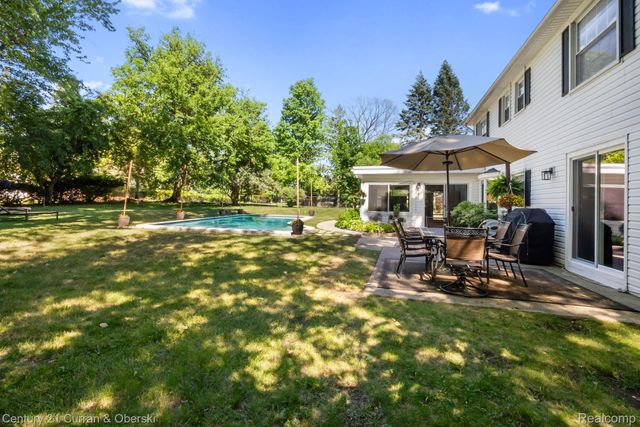 37480 Rhonswood Drive, Farmington Hills, MI 48167