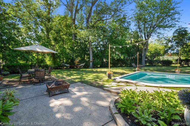 37480 Rhonswood Drive, Farmington Hills, MI 48167