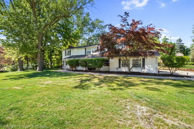 37480 Rhonswood Drive, Farmington Hills, MI 48167