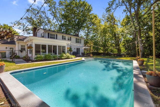 37480 Rhonswood Drive, Farmington Hills, MI 48167