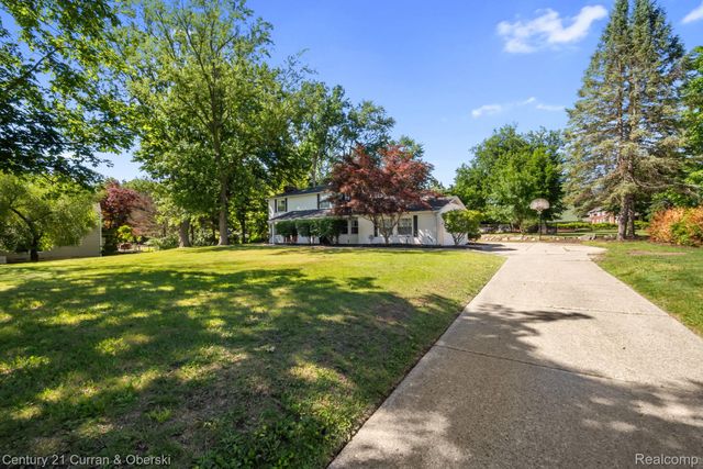37480 Rhonswood Drive, Farmington Hills, MI 48167