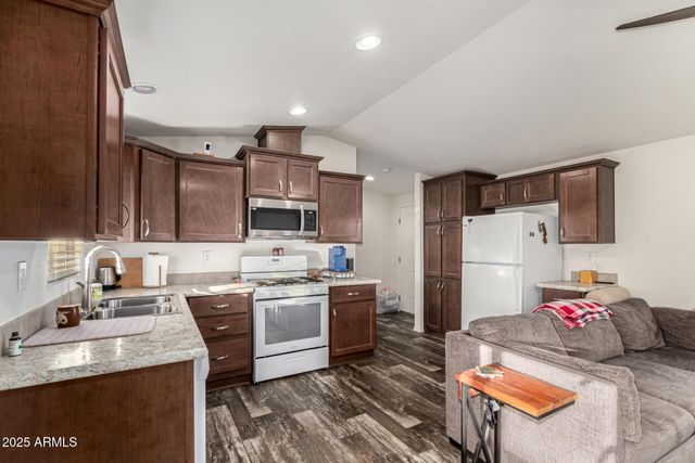 16225 N CAVE CREEK Road 85, Phoenix, AZ 85032