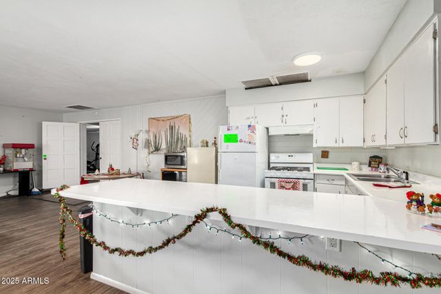 16225 N CAVE CREEK Road 85, Phoenix, AZ 85032