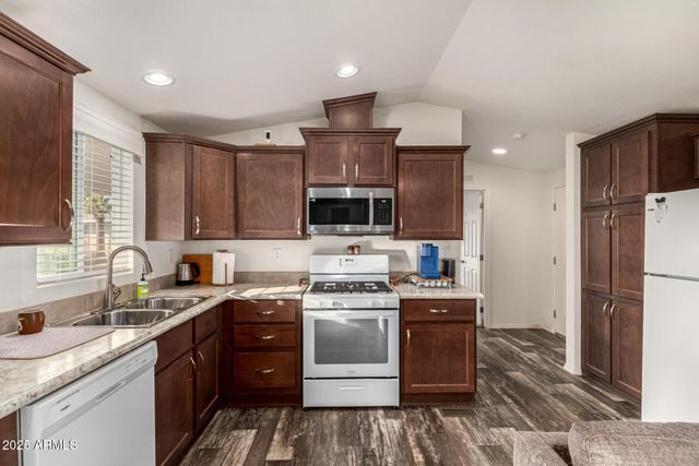 16225 N CAVE CREEK Road 85, Phoenix, AZ 85032