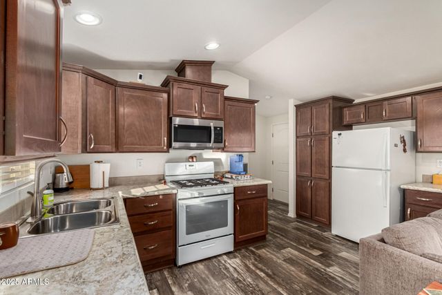 16225 N CAVE CREEK Road 85, Phoenix, AZ 85032