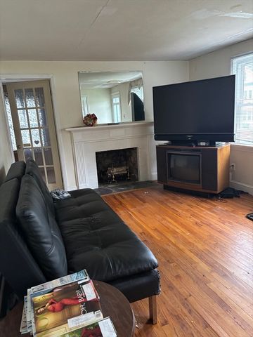 113 Lexington St, Springfield, MA 01107