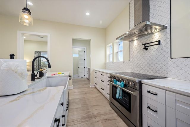 11207 Schwartz Drive, Galveston, TX 77554