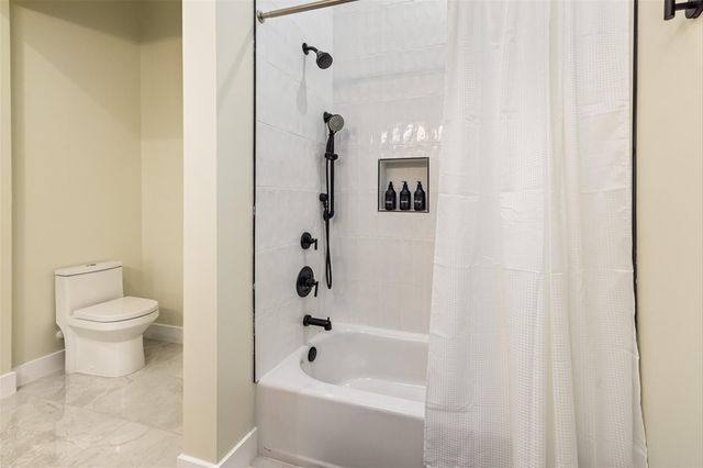 11207 Schwartz Drive, Galveston, TX 77554