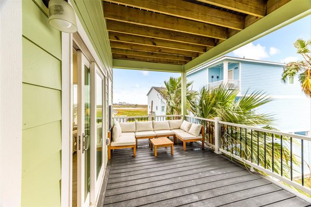 11207 Schwartz Drive, Galveston, TX 77554