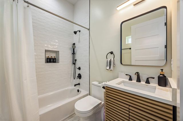 11207 Schwartz Drive, Galveston, TX 77554