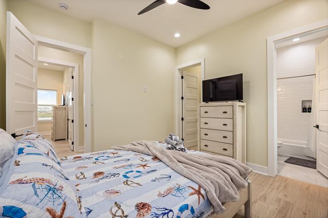 11207 Schwartz Drive, Galveston, TX 77554