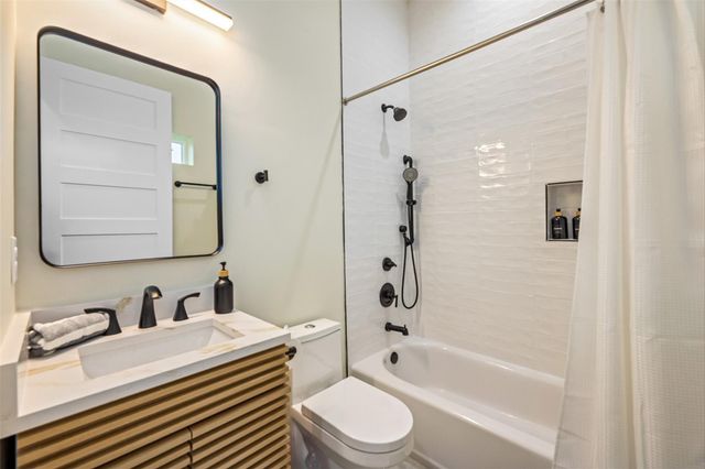 11207 Schwartz Drive, Galveston, TX 77554