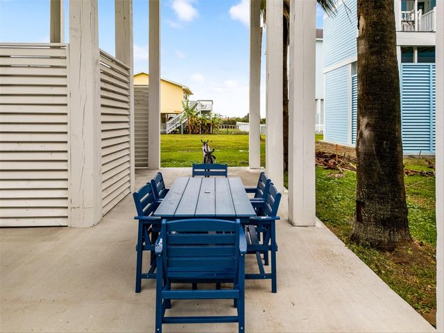 11207 Schwartz Drive, Galveston, TX 77554