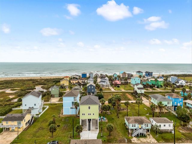 11207 Schwartz Drive, Galveston, TX 77554