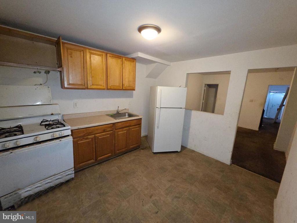 Image 9 of property listing at 2420 ETTING ST, Baltimore, MD 21217