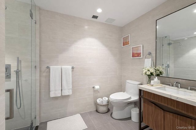 13327 39th Avenue 5T, Flushing, NY 11354