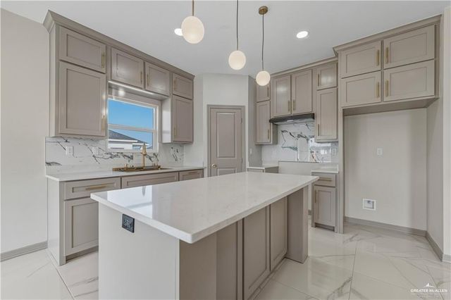 5812 N Gira Del Sol Street, Edinburg, TX 78542