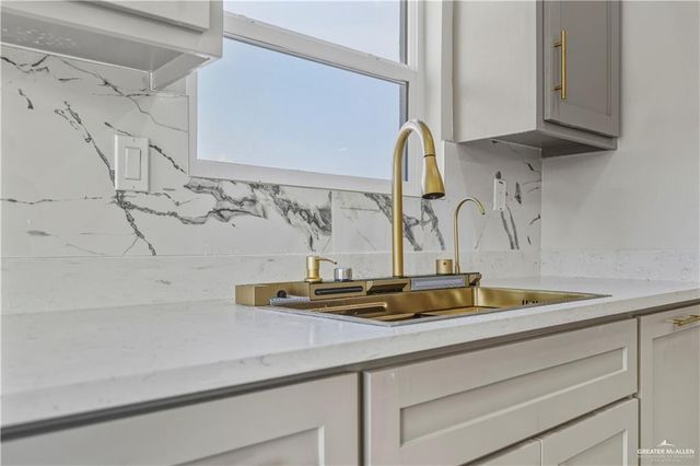 5812 N Gira Del Sol Street, Edinburg, TX 78542