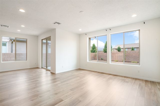 120 Mountaingem Loop, Santa Fe, NM 87508