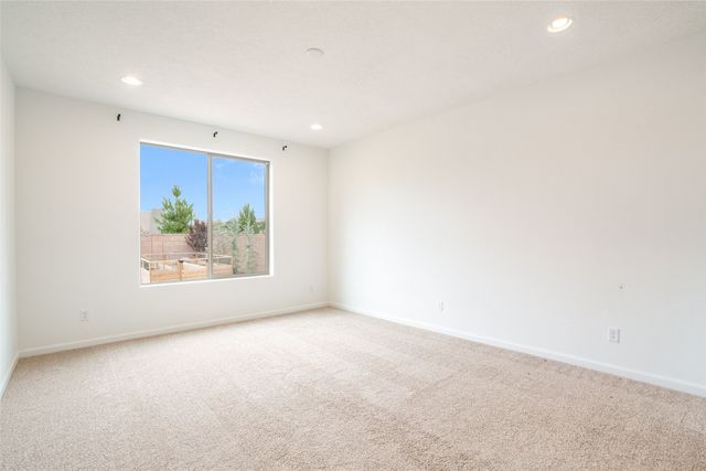 120 Mountaingem Loop, Santa Fe, NM 87508