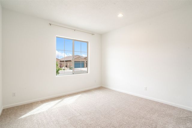 120 Mountaingem Loop, Santa Fe, NM 87508