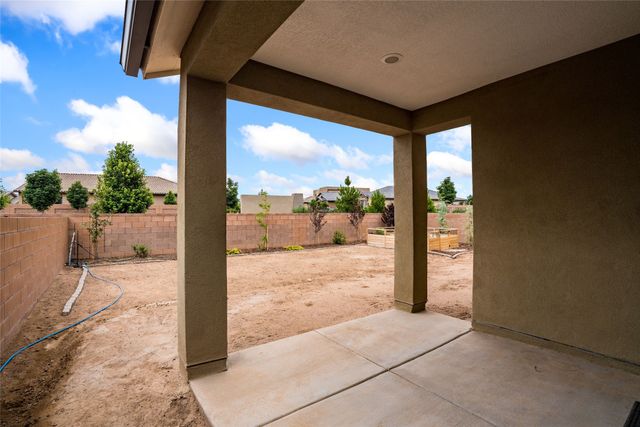 120 Mountaingem Loop, Santa Fe, NM 87508