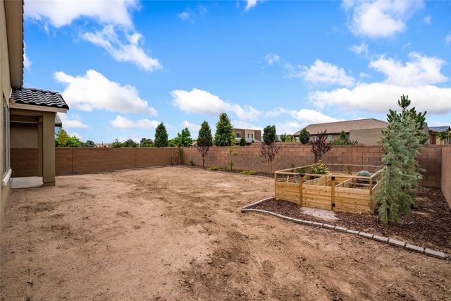 120 Mountaingem Loop, Santa Fe, NM 87508