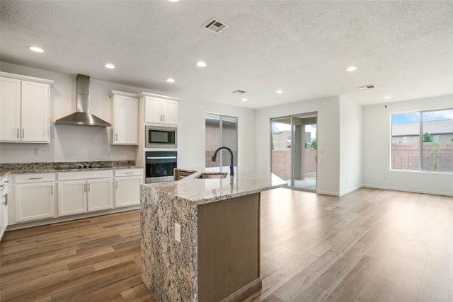 120 Mountaingem Loop, Santa Fe, NM 87508