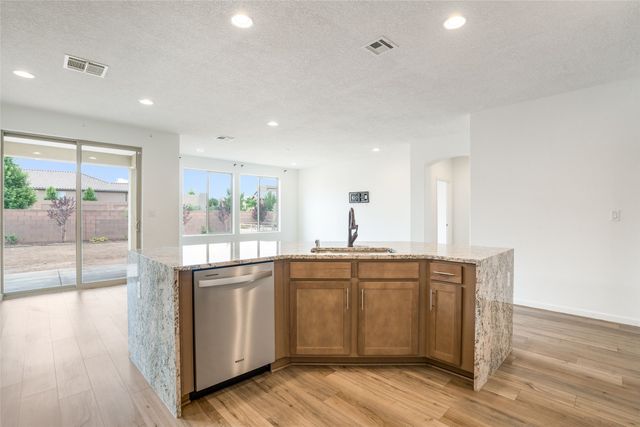 120 Mountaingem Loop, Santa Fe, NM 87508
