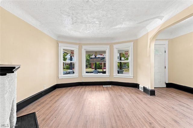 675 E 115, Cleveland, OH 44108
