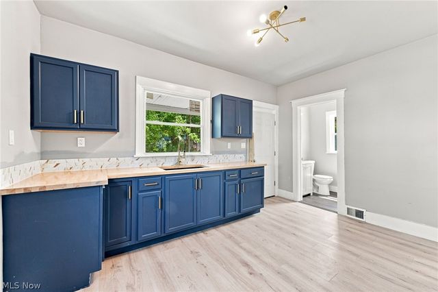 675 E 115, Cleveland, OH 44108