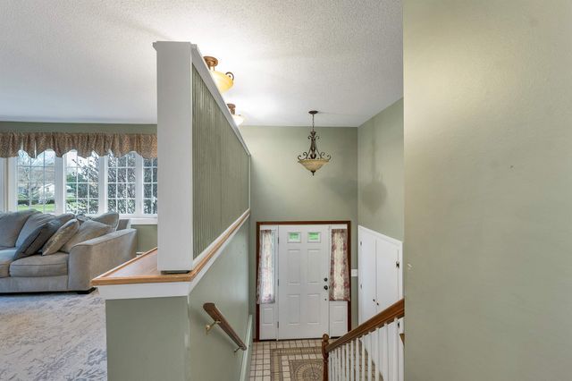6 Castle Drive, Hooksett, NH 03106