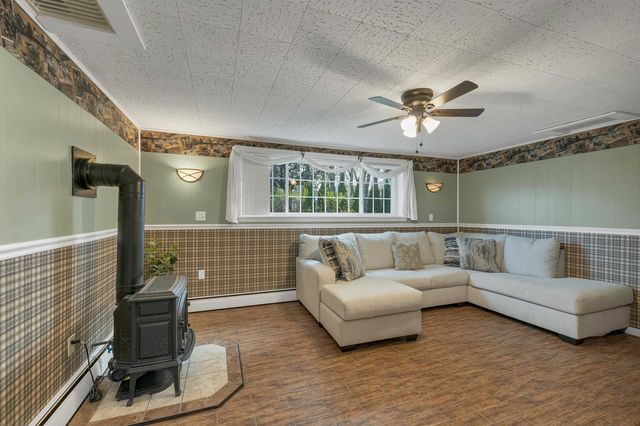 6 Castle Drive, Hooksett, NH 03106