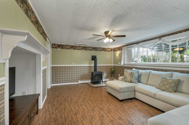 6 Castle Drive, Hooksett, NH 03106