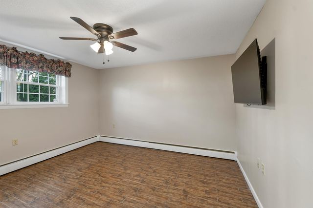 6 Castle Drive, Hooksett, NH 03106