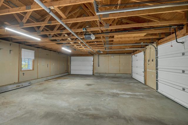 6 Castle Drive, Hooksett, NH 03106