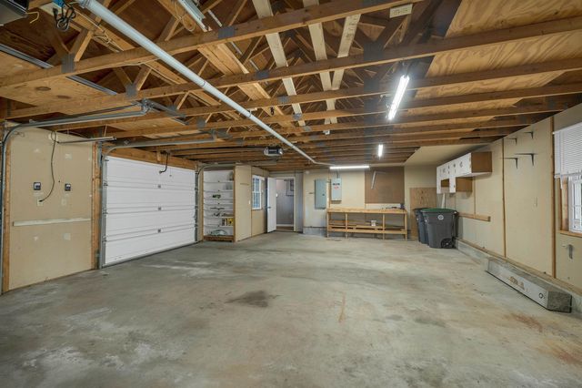 6 Castle Drive, Hooksett, NH 03106