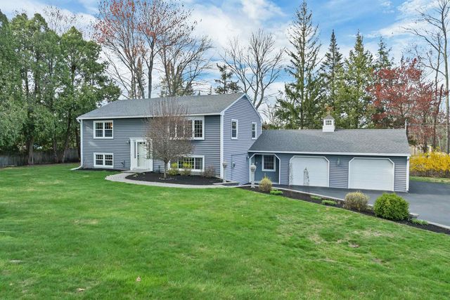 6 Castle Drive, Hooksett, NH 03106
