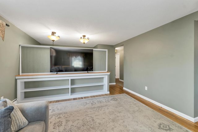 6 Castle Drive, Hooksett, NH 03106
