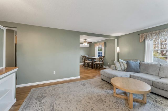 6 Castle Drive, Hooksett, NH 03106