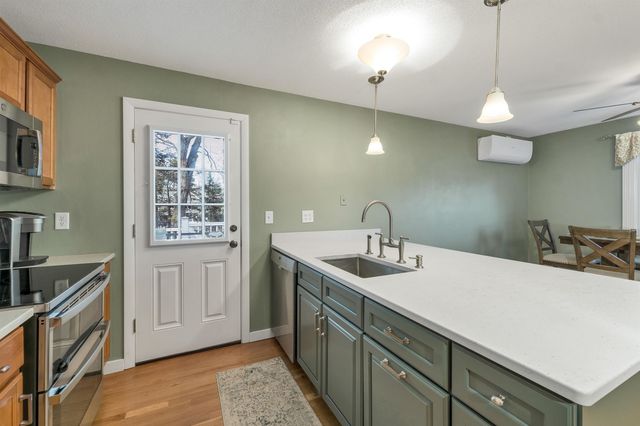 6 Castle Drive, Hooksett, NH 03106