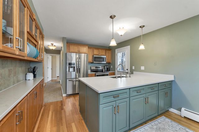 6 Castle Drive, Hooksett, NH 03106