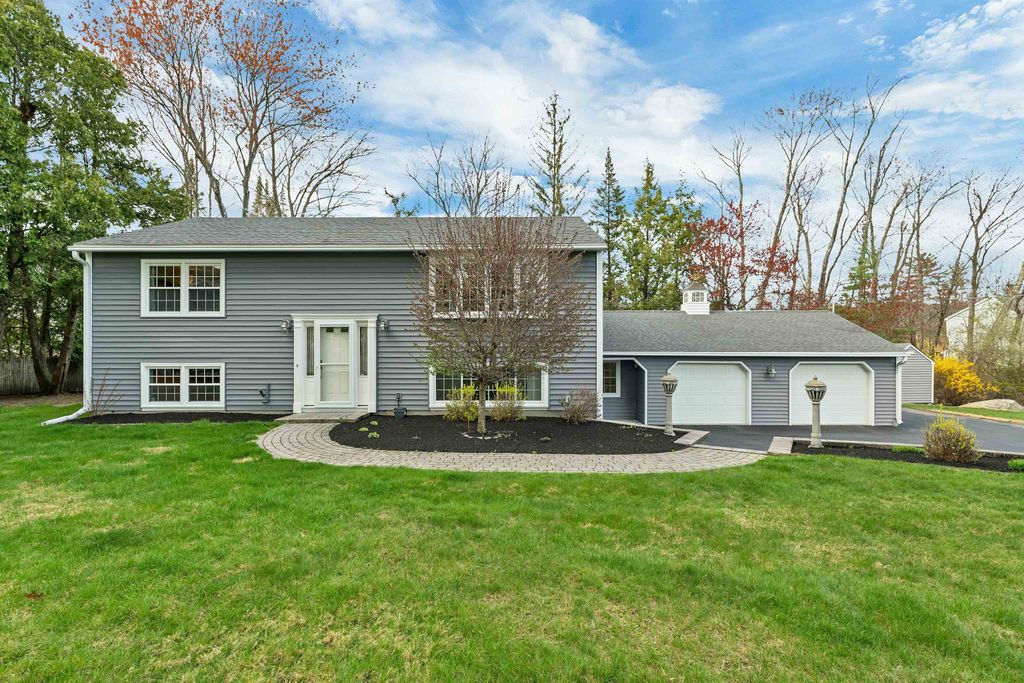 6 Castle Drive, Hooksett, NH 03106
