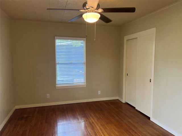908 Gilmore ST, Taylor, TX 76574